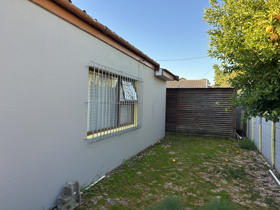3 Bedroom Property for Sale in Peerless Park West Western Cape